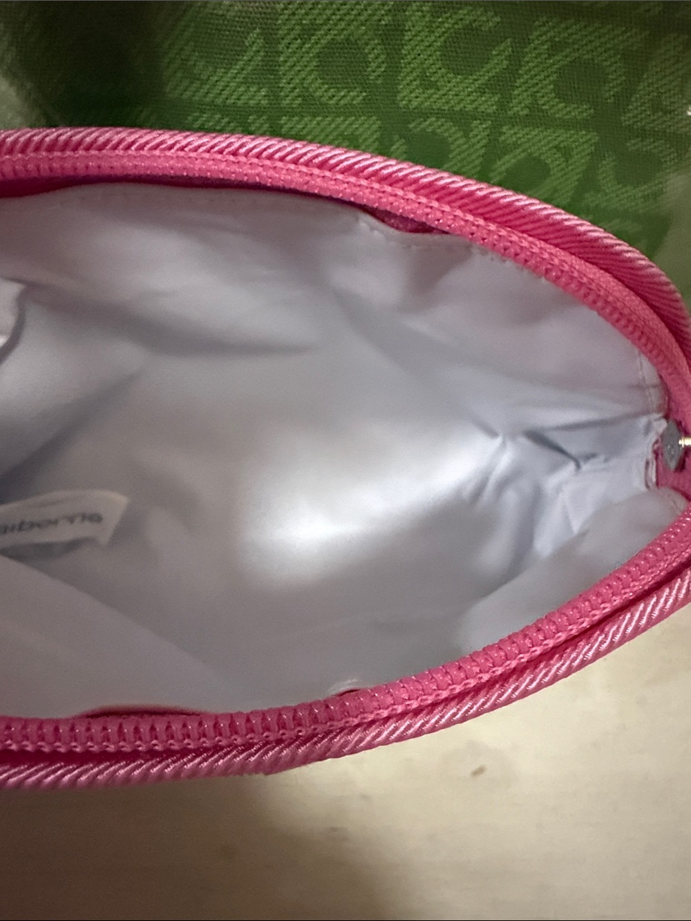Liz Claiborne Green and Pink Cosmetic Tote with Matching Wristlet - Picture 4 of 10